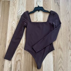 Aritzia/Babaton Contour Squareneck Longsleeve Bodysuit